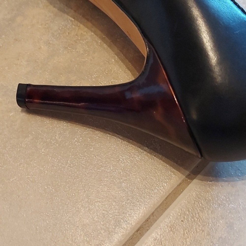 Johnston and Murphy Ladies Platform Pumps - Picture 3 of 4